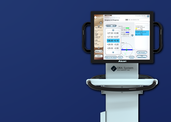爱尔康 ORA System 系统，配有触摸显示屏，背景为纯蓝色